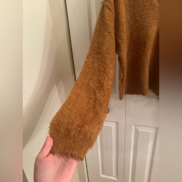 Bundle Alert Free People Oversized Fuzzy V-Neck Sweater & Levi’s jeans. - Picture 3 of 15